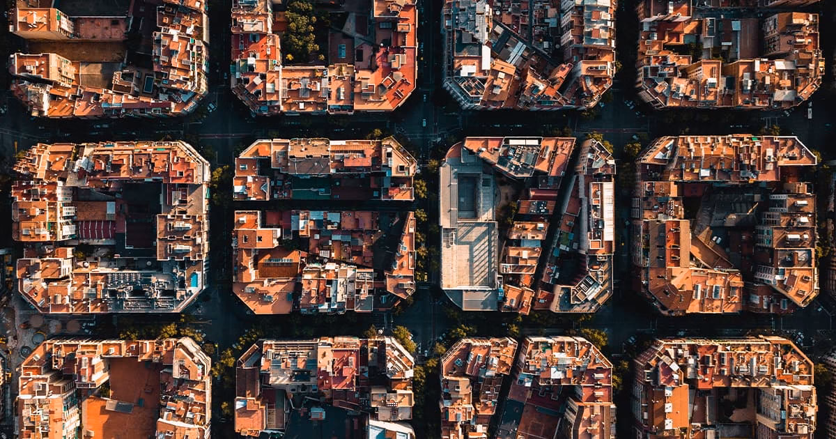 loi-logement-espagne-proprietaires Vue aérienne d’immeubles résidentiels illustrant la loi logement en Espagne
