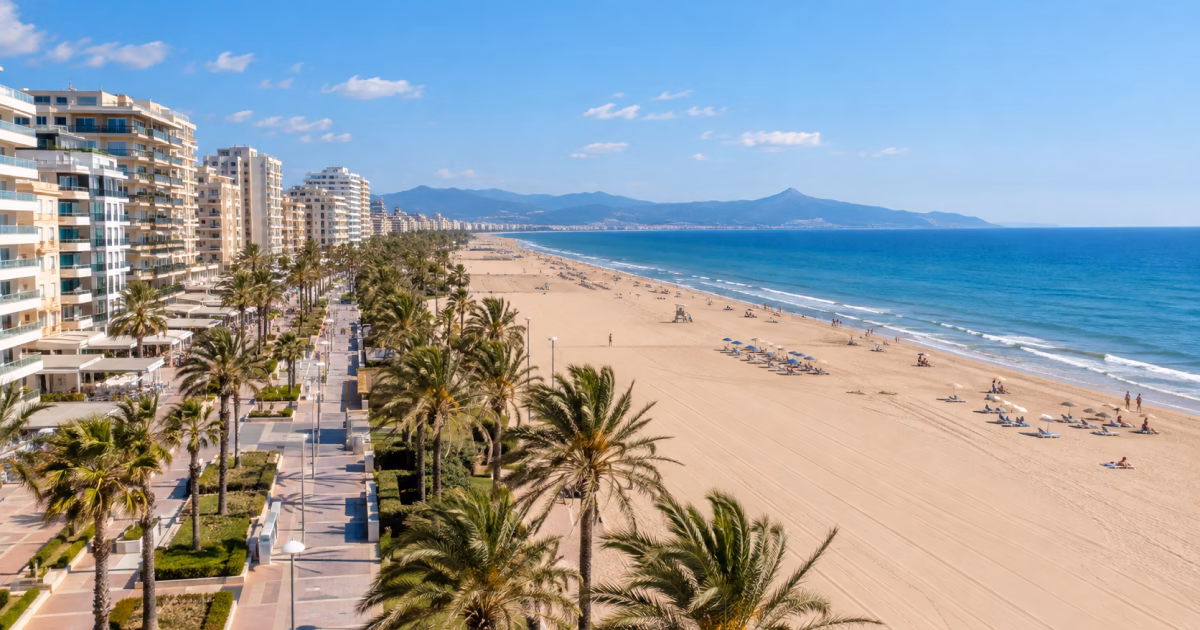 investir-gandia-prix-rentabilite Front de mer de Gandia avec plage et immeubles résidentiels