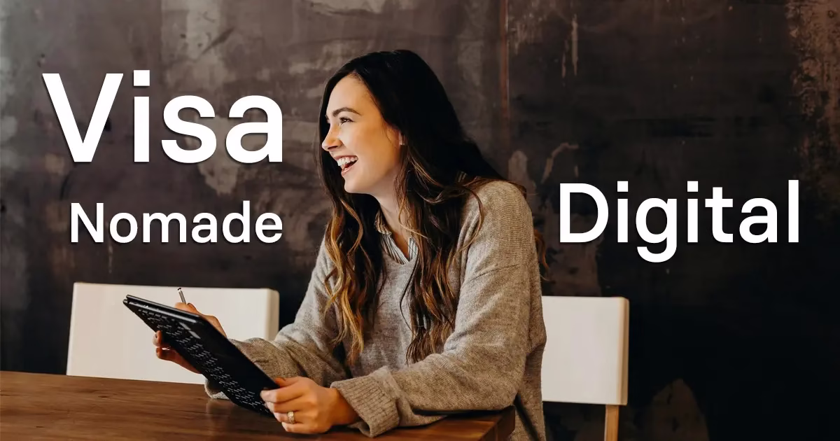 Femme souriante travaillant en ligne avec une tablette – Visa nomade digital Espagne