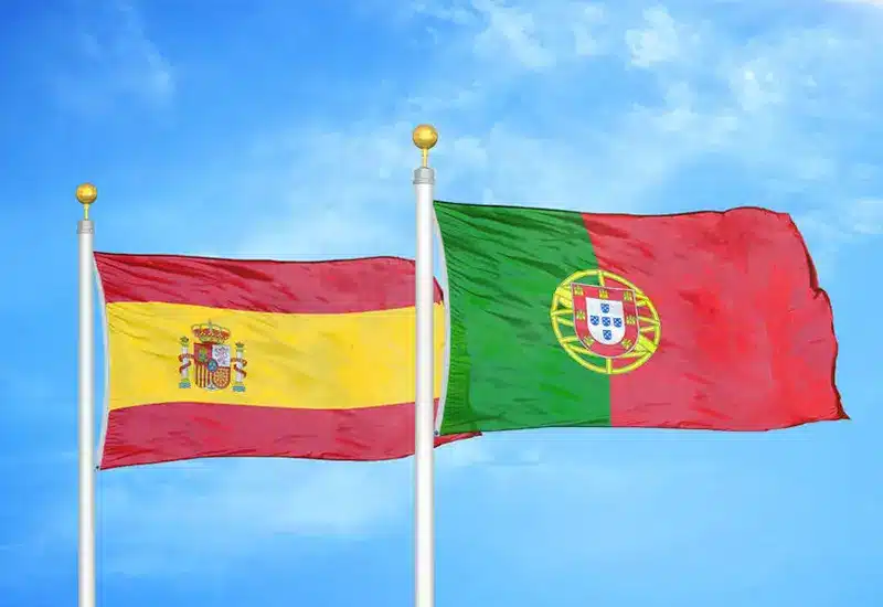 Drapeaux de l’Espagne et du Portugal côte à côte, illustrant la comparaison du coût de la vie