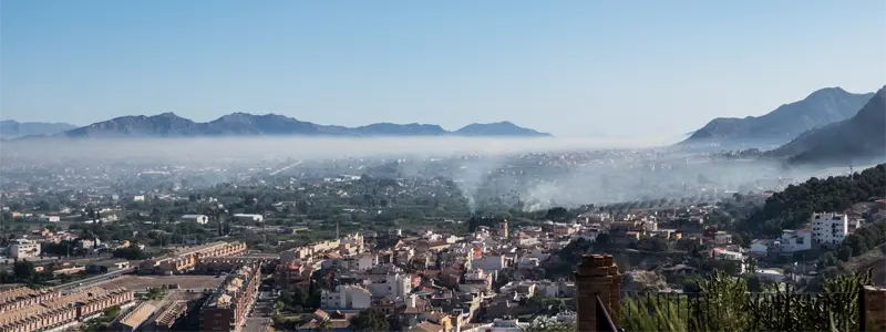 Panorama de la ville de Murcie entourée de montagnes, région à fort potentiel immobilier et prix attractifs en 2026