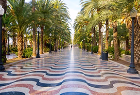 Explanada de España à Alicante, promenade en mosaïque bordée de palmiers
