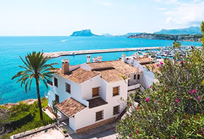 Maison blanche face à la mer sur la Costa Blanca — investir dans l'immobilier avec Olé Immobilier