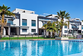 Maison blanche typique de la Costa Blanca, province d'Alicante